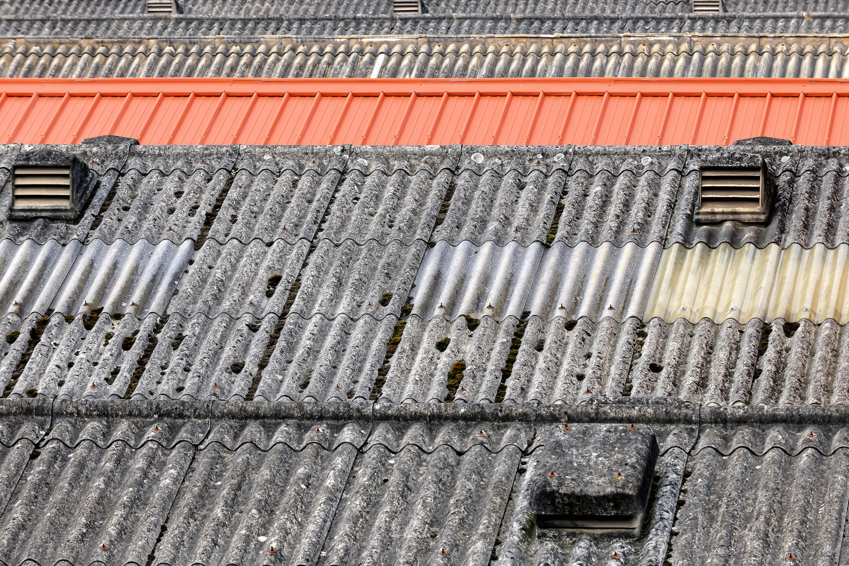 Toiture en fibrociment : rénovation et désamiantage - Maison Pasquier